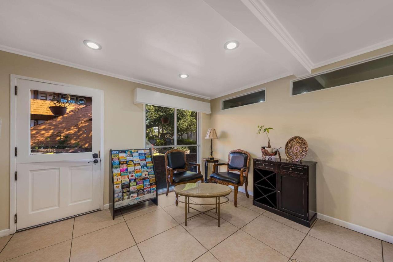 Clarion Collection Carmel Oaks Inn Exterior foto