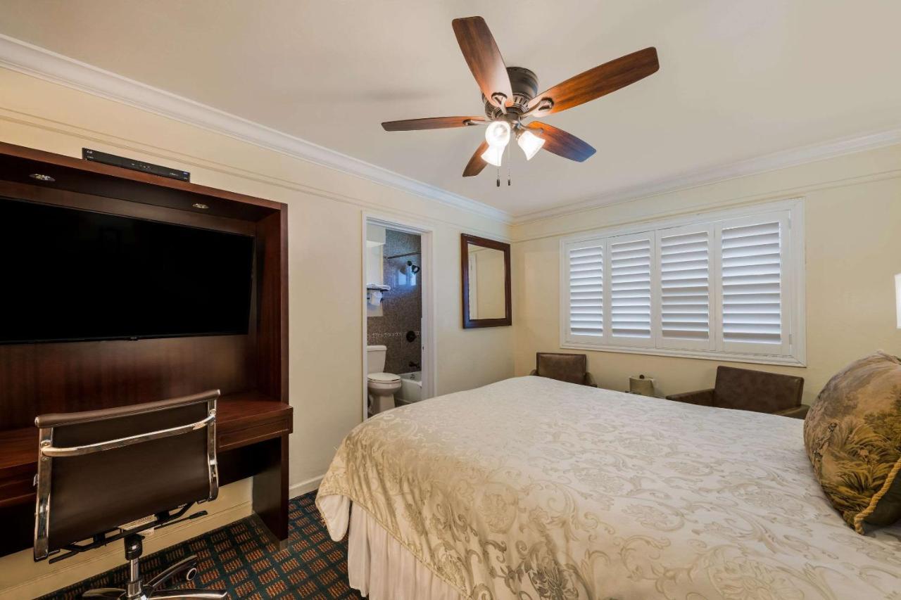 Clarion Collection Carmel Oaks Inn Exterior foto