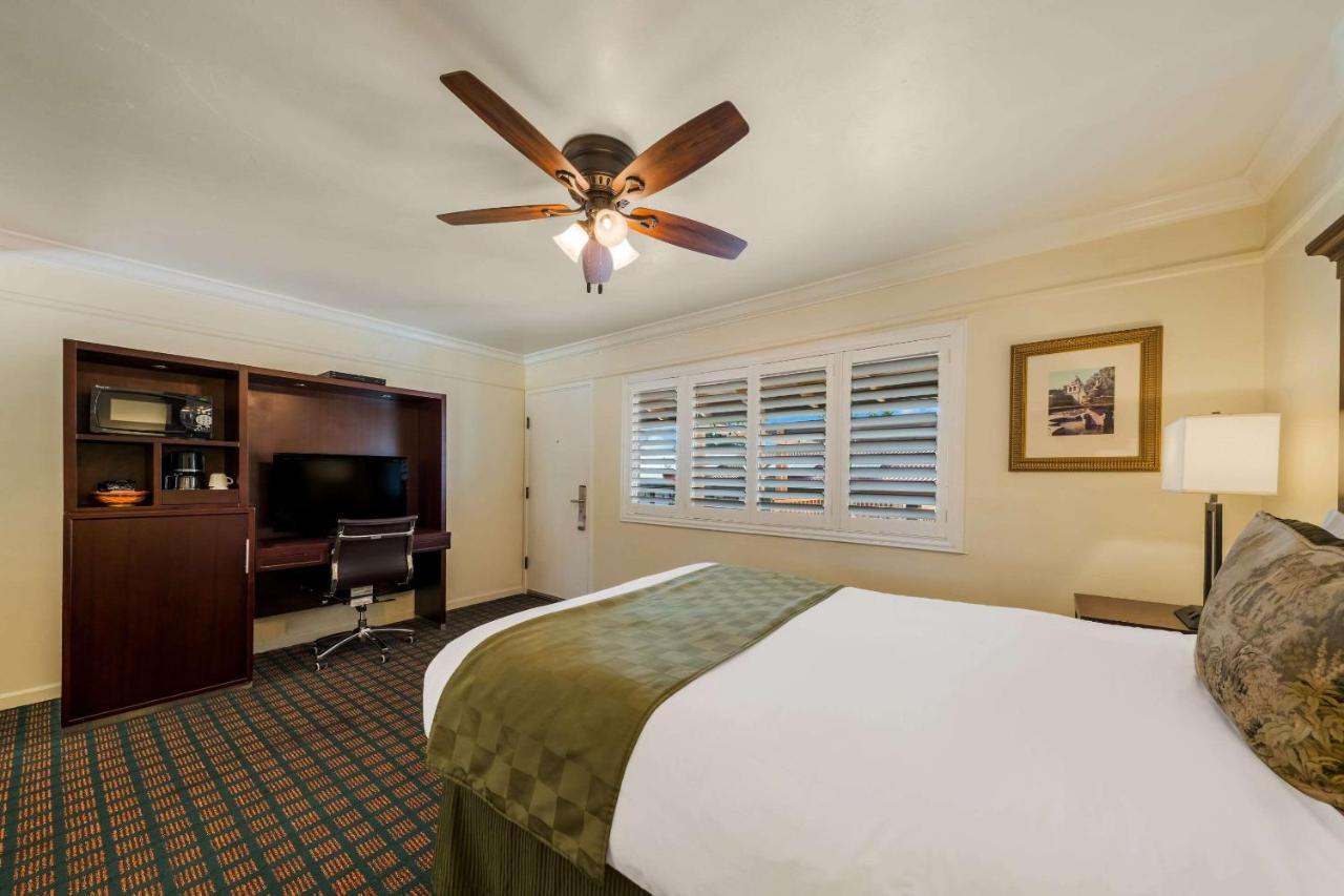 Clarion Collection Carmel Oaks Inn Exterior foto