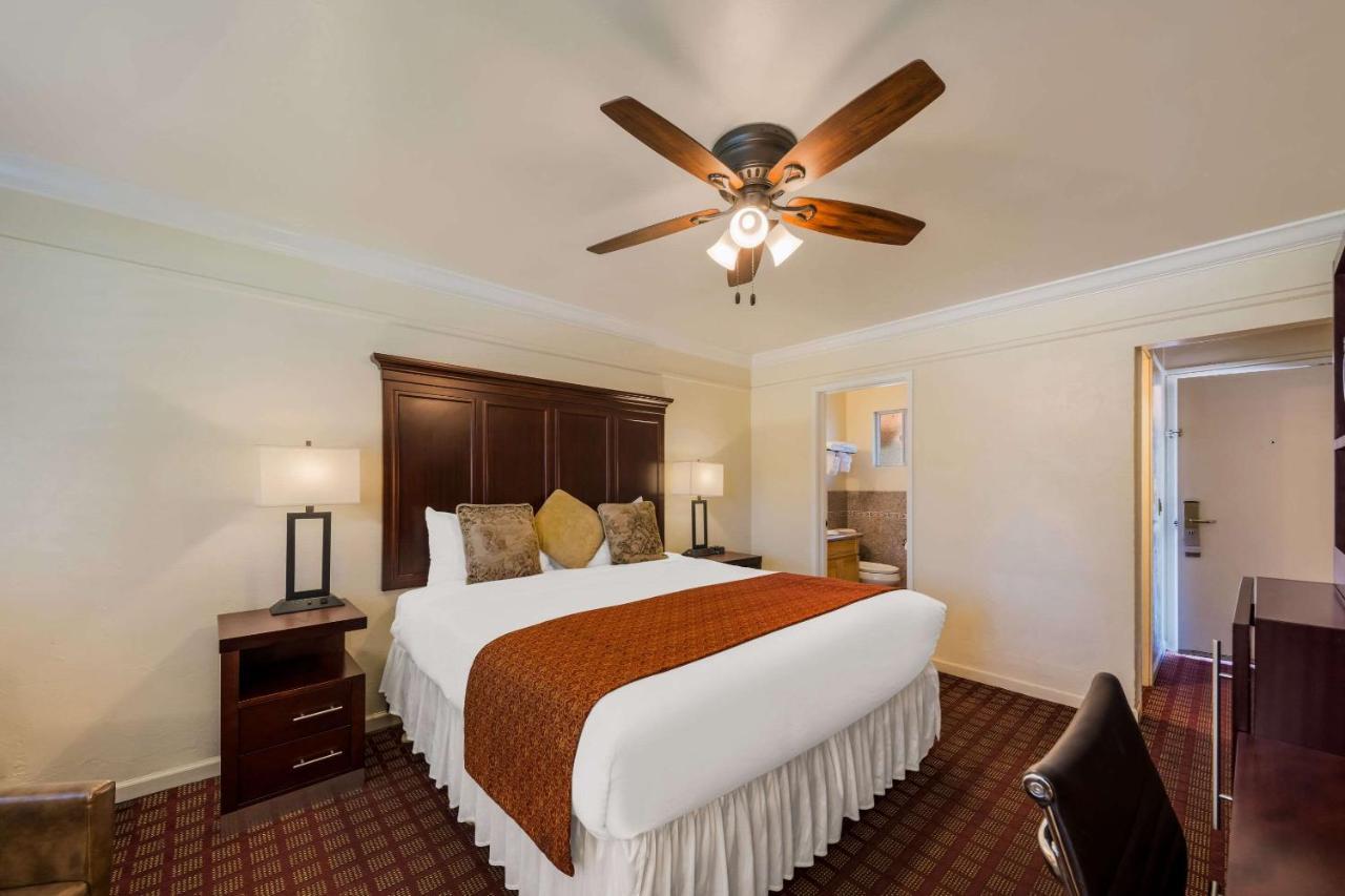 Clarion Collection Carmel Oaks Inn Exterior foto