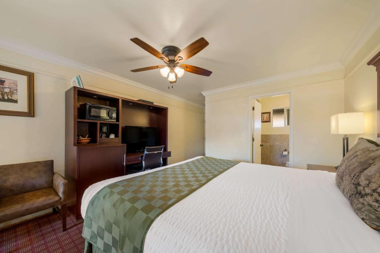 Clarion Collection Carmel Oaks Inn Exterior foto