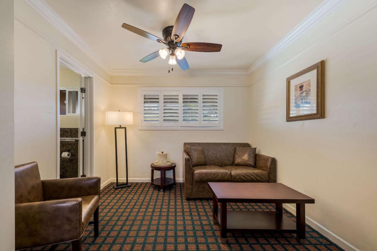 Clarion Collection Carmel Oaks Inn Exterior foto