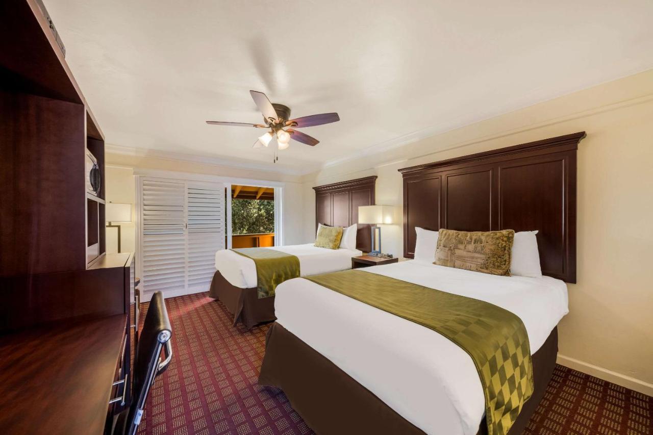 Clarion Collection Carmel Oaks Inn Exterior foto