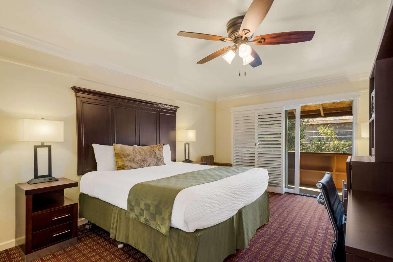 Clarion Collection Carmel Oaks Inn Exterior foto