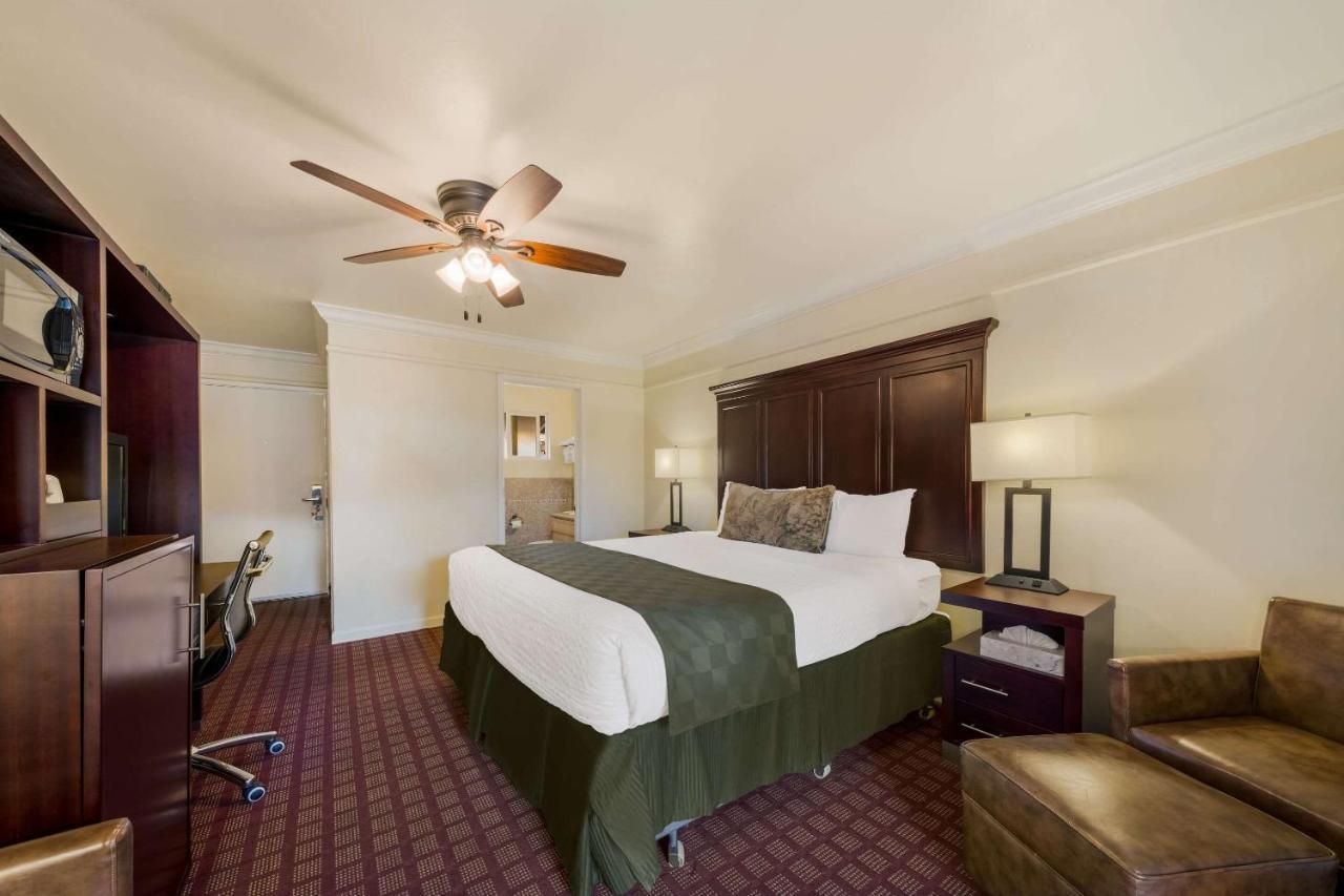 Clarion Collection Carmel Oaks Inn Exterior foto