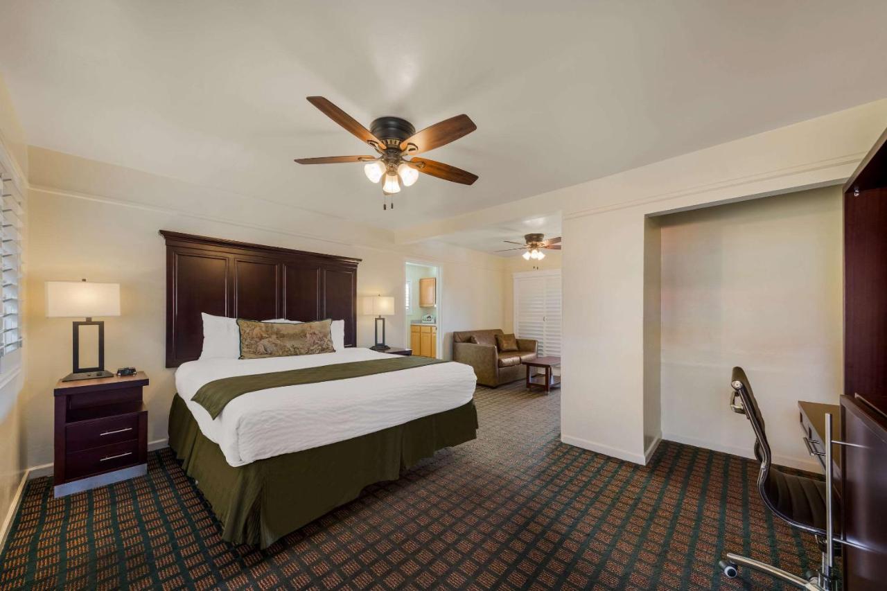 Clarion Collection Carmel Oaks Inn Exterior foto