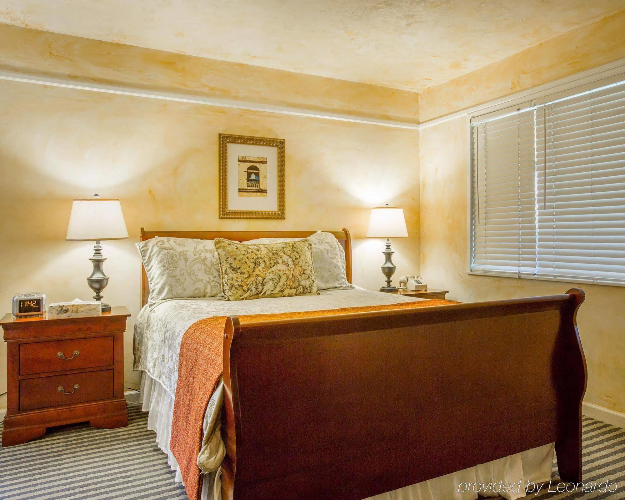 Clarion Collection Carmel Oaks Inn Exterior foto