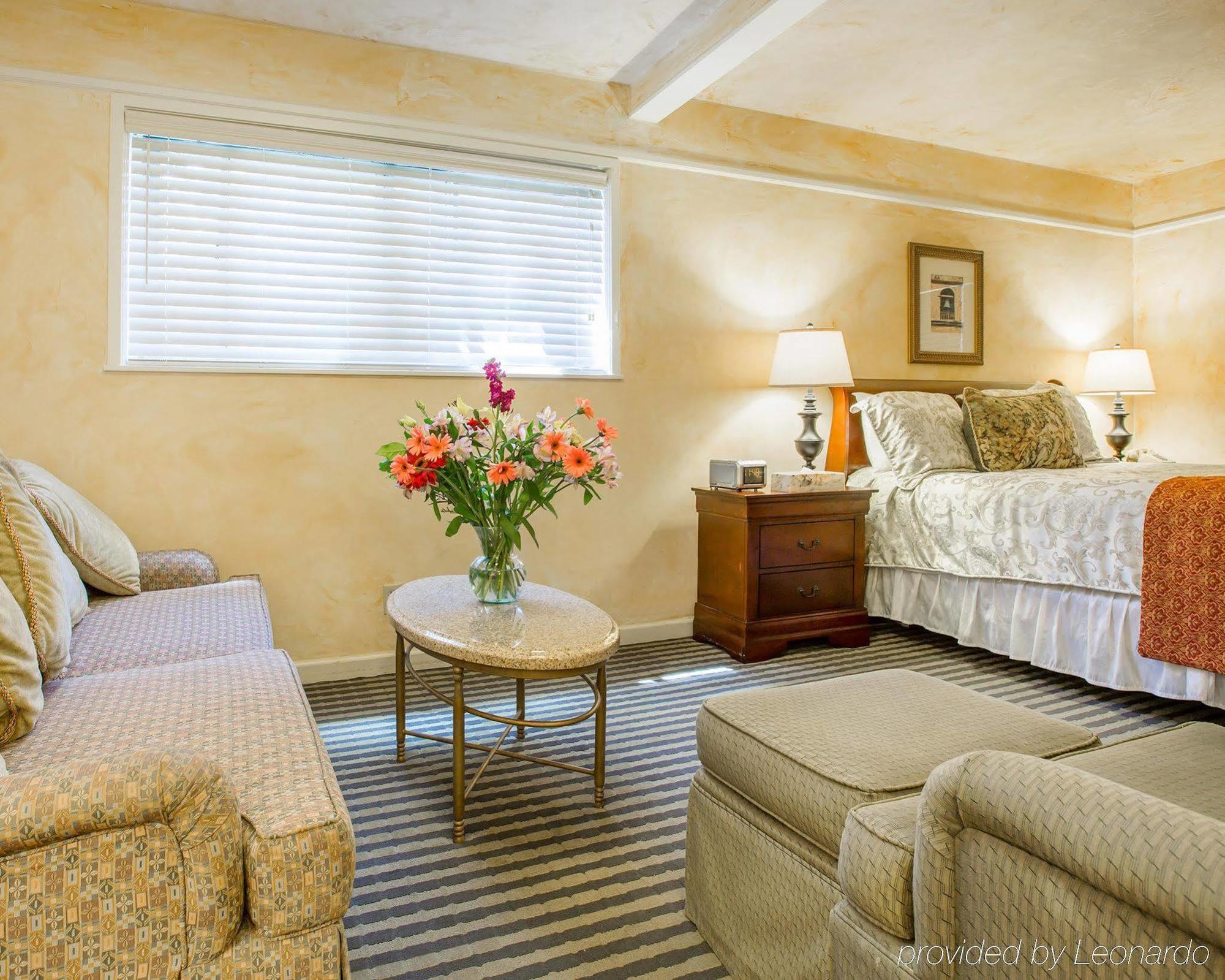 Clarion Collection Carmel Oaks Inn Exterior foto